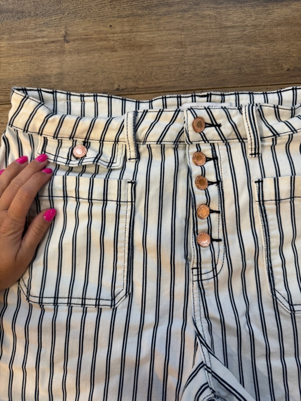 Judy Blue Striped High-Waisted Shorts
Size 2X - Picture 4 of 8